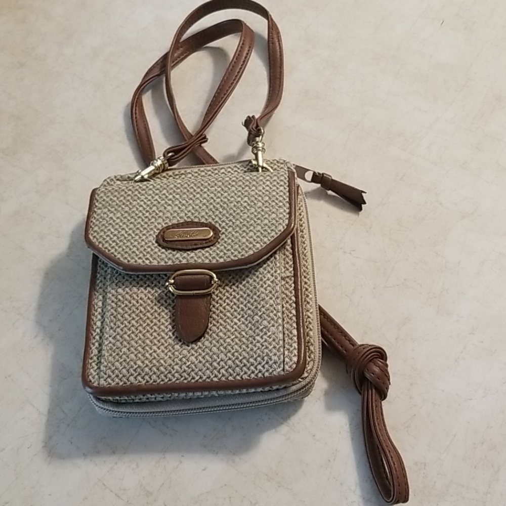 Kathie Lee Crossbody Wallet